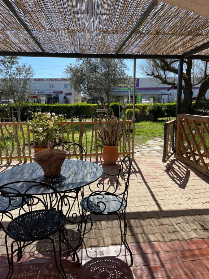 Les Flo Location Apartment Aigues-Mortes Exterior photo